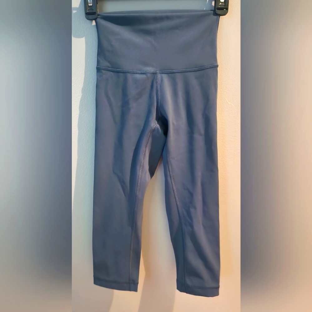 Lululemon Wunder Under Hi Rise 1/2 tight full on Luxtreme 17"